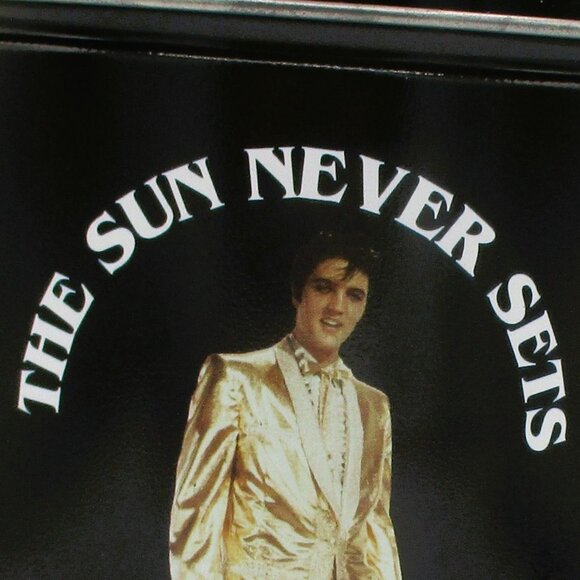 Elvis Presley Tin "The Sun Never Sets On A Legend" Black/Gold 2015 Edition 1970s - Picture 6 of 7